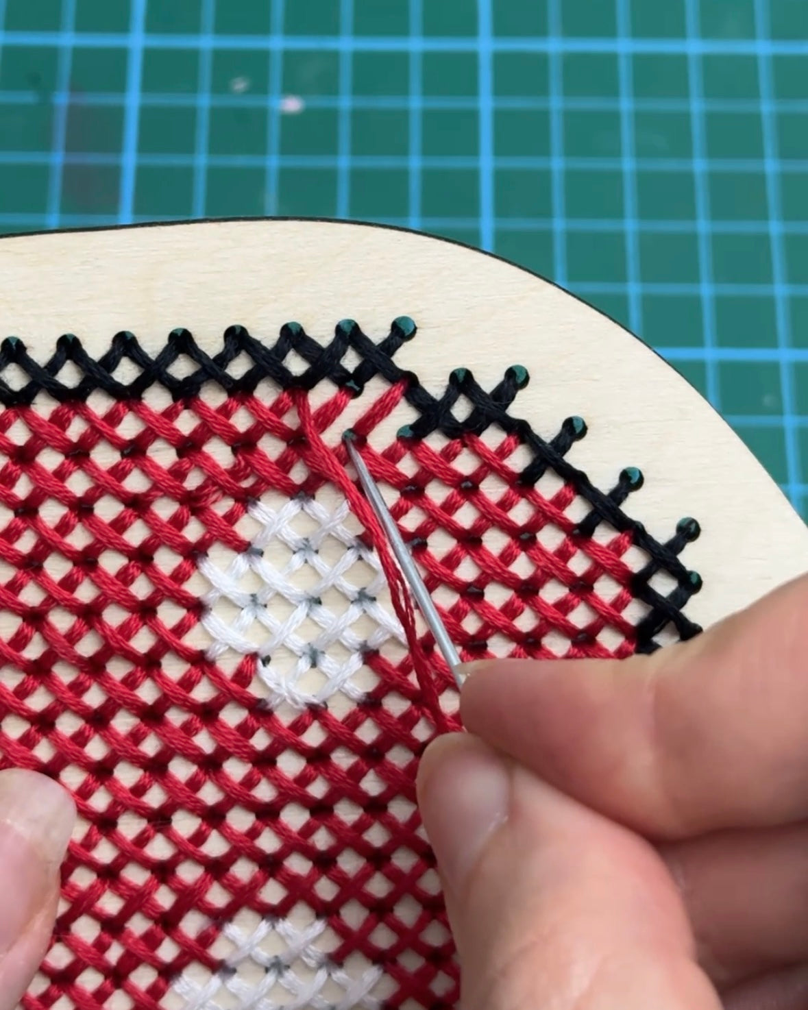 Vyšívací jehla tupá menší