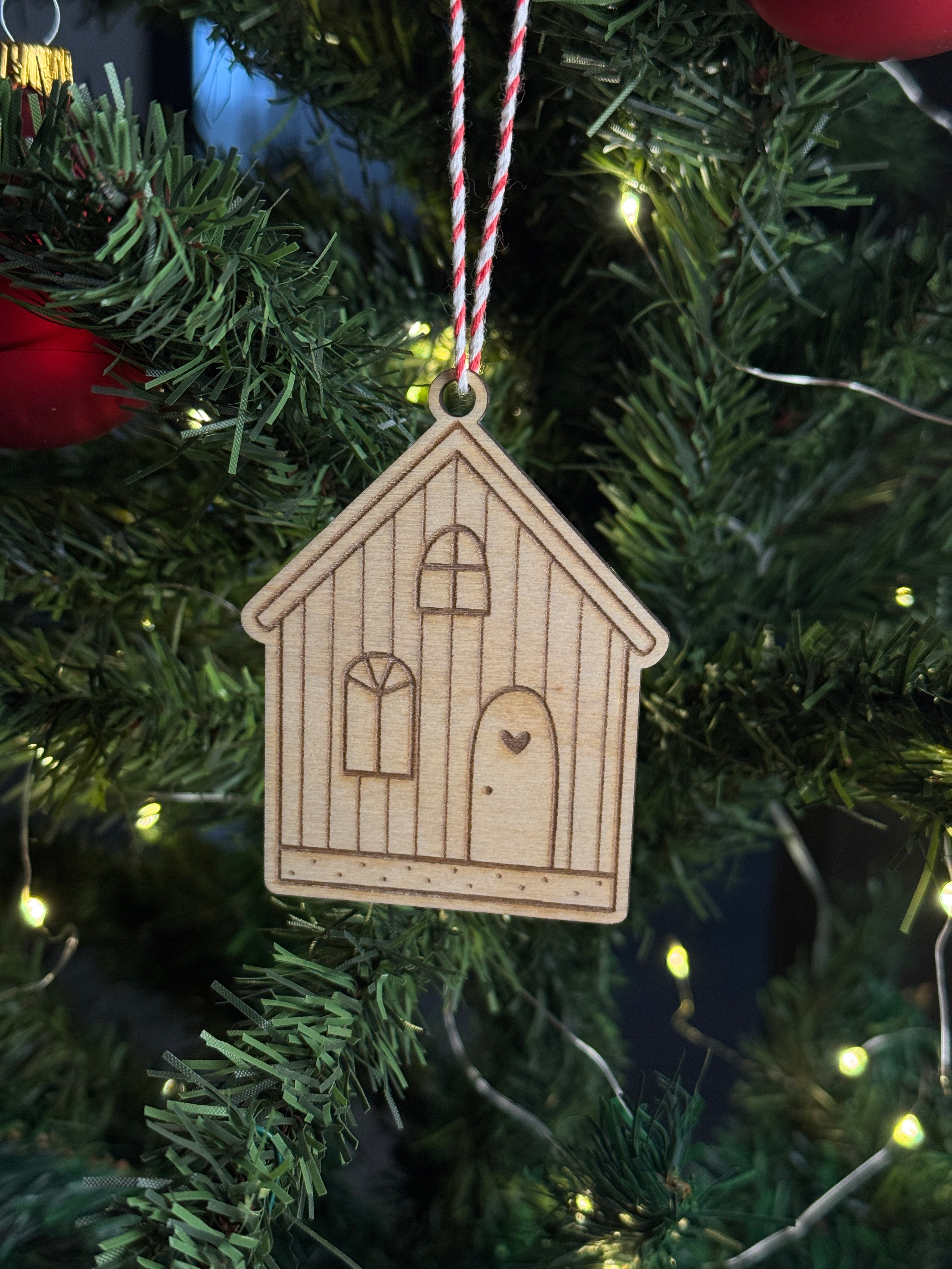 Dřevěná vánoční ozdoba – Domeček 3