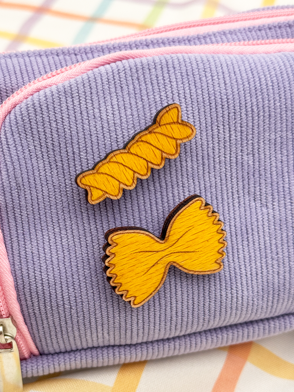 Dřevěná brož – Těstovina Farfalle