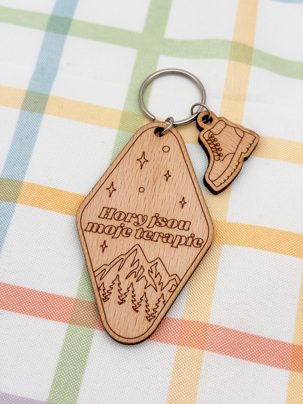 Dřevěná klíčenka – Hory jsou moje terapie