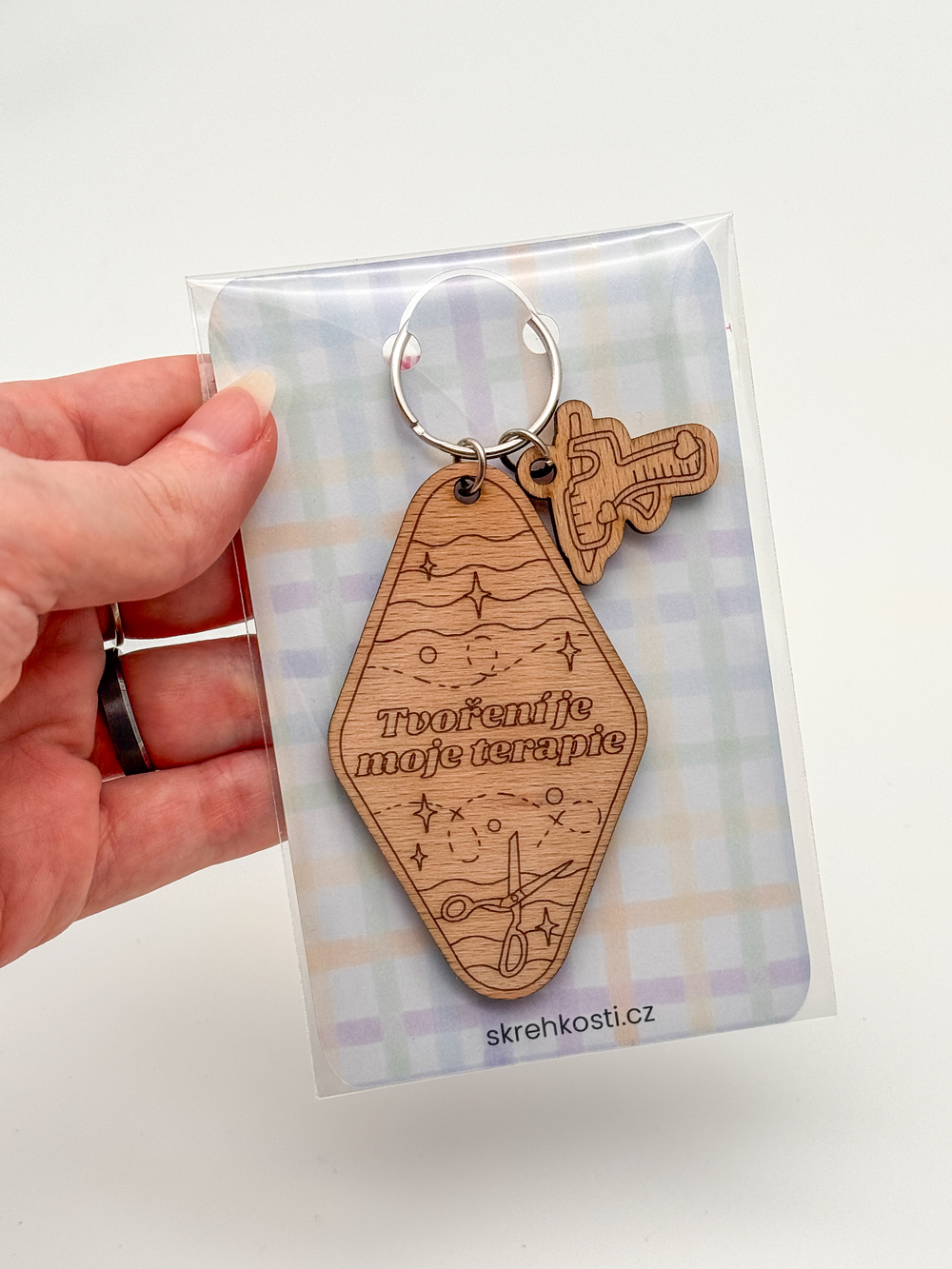 Dřevěná klíčenka – Hory jsou moje terapie