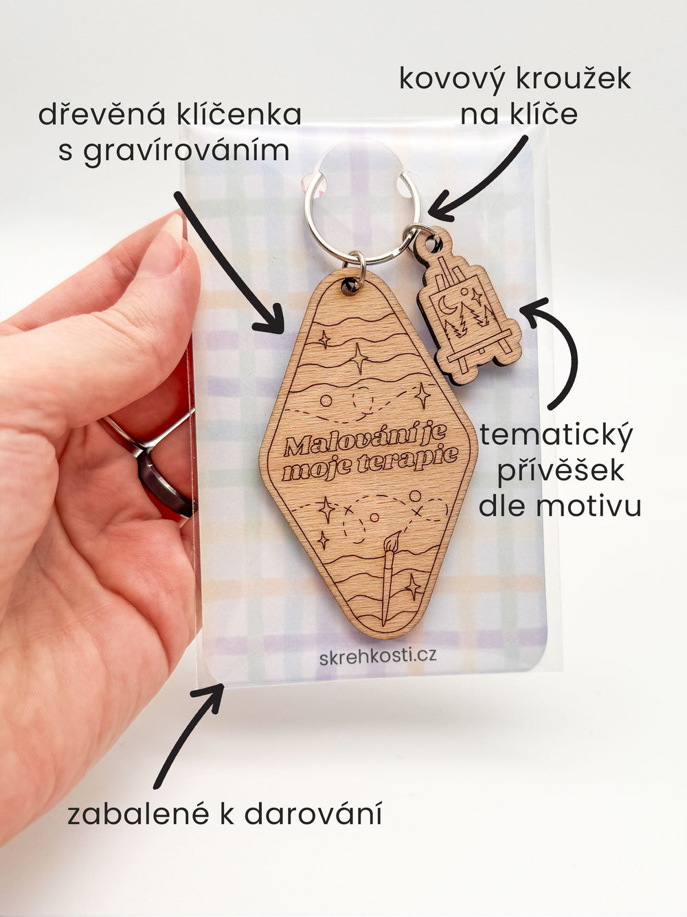 Dřevěná klíčenka – Malování je moje terapie