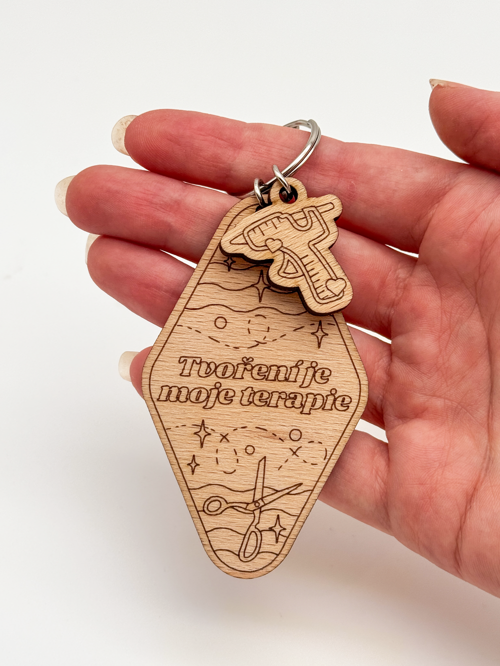 Dřevěná klíčenka – Tvoření je moje terapie
