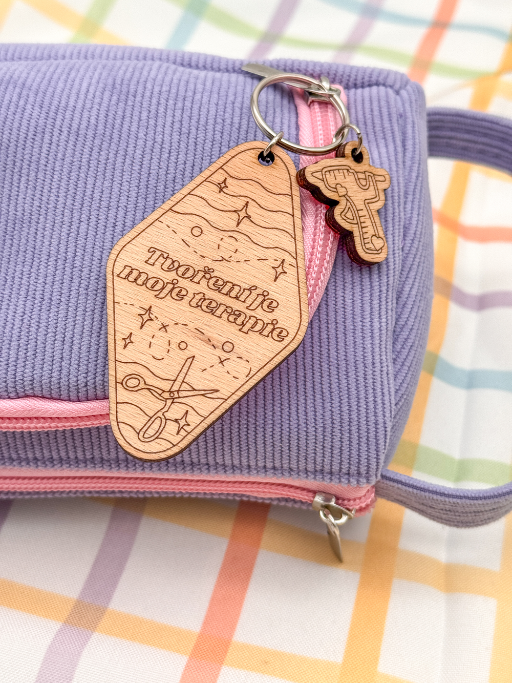 Dřevěná klíčenka – Tvoření je moje terapie