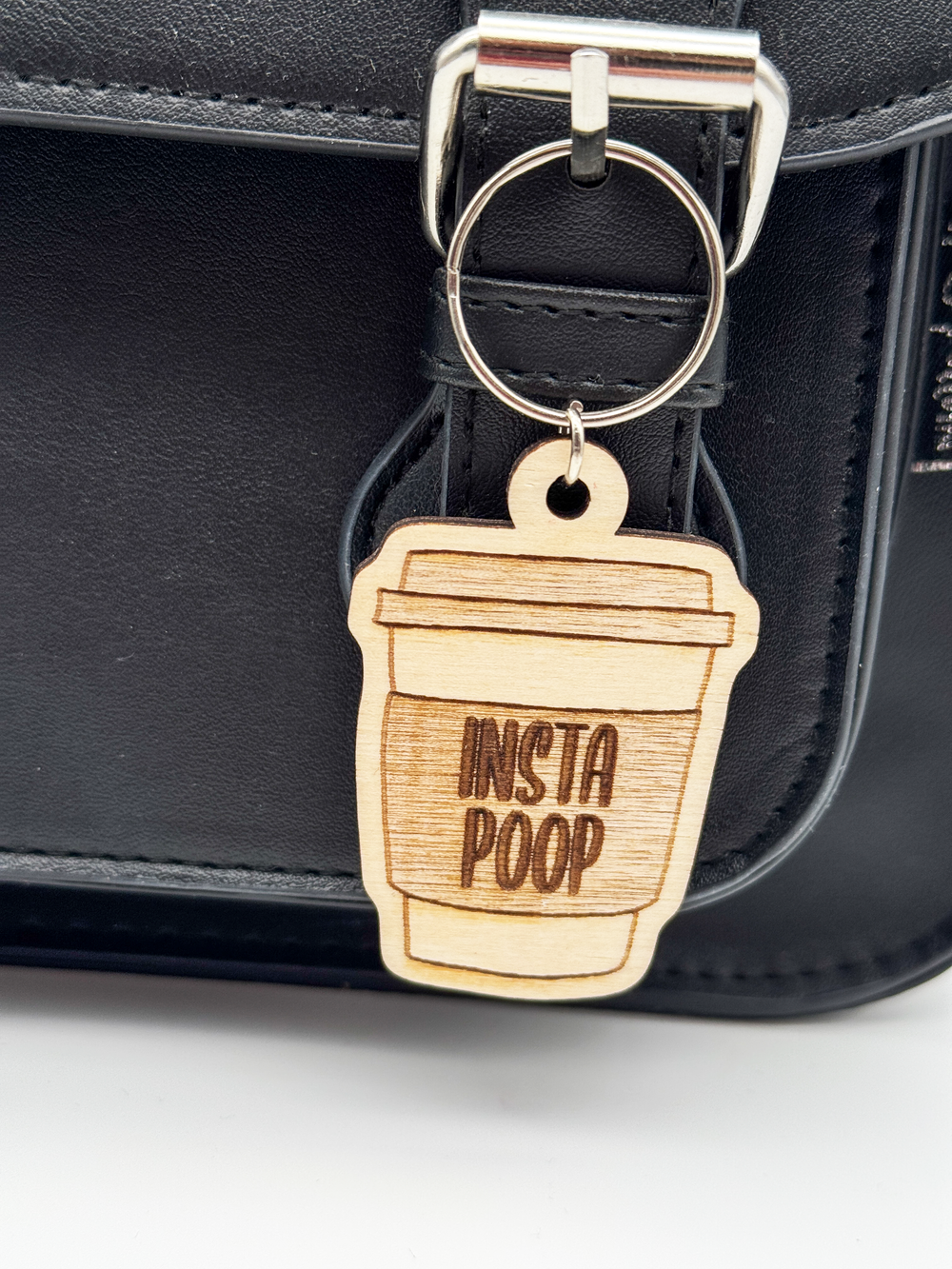 Dřevěná klíčenka – Insta Poop