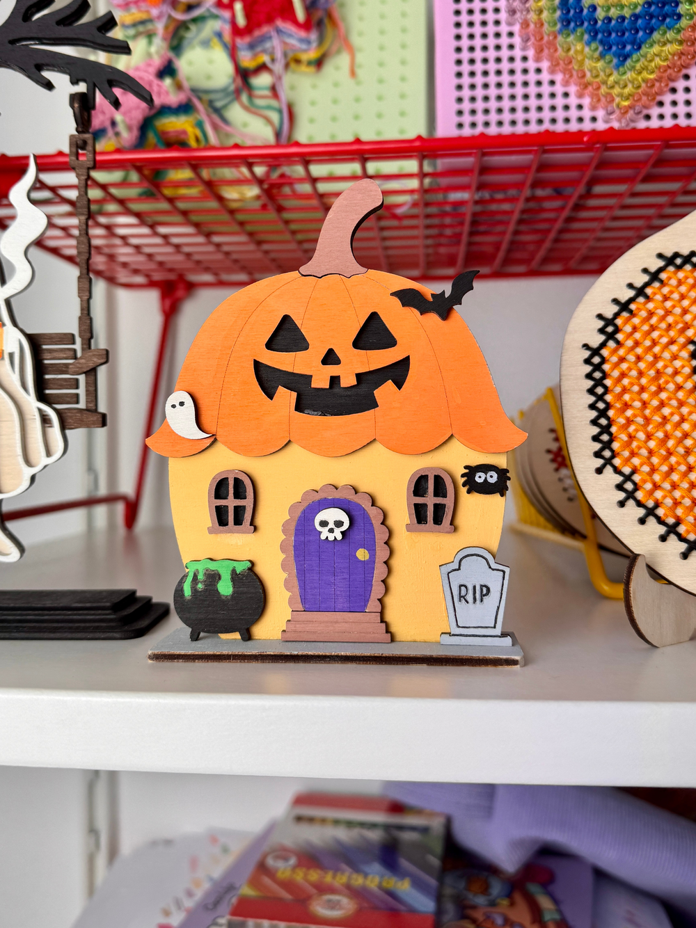 Dřevěná dekorace k dotvoření – Halloween domeček