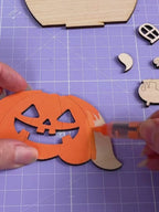 Dřevěná dekorace k dotvoření – Halloween domeček