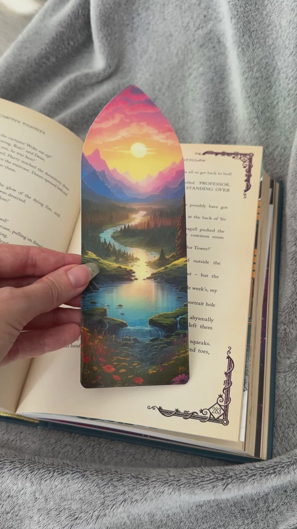 Záložka do knížky – Západ slunce v údolí